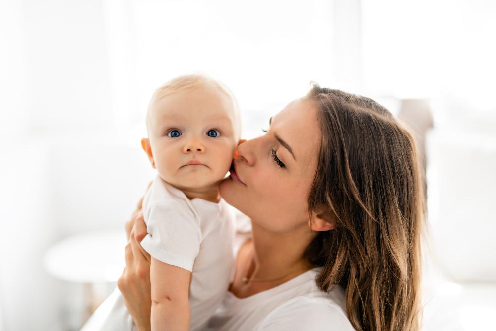 mother with infant in Highlands Ranch, who is considering tongue tie release for child