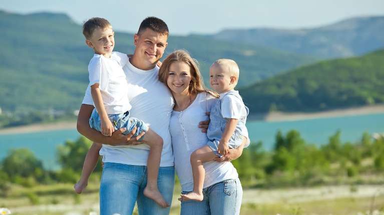 emergency pediatric dentist castle rock | family outside